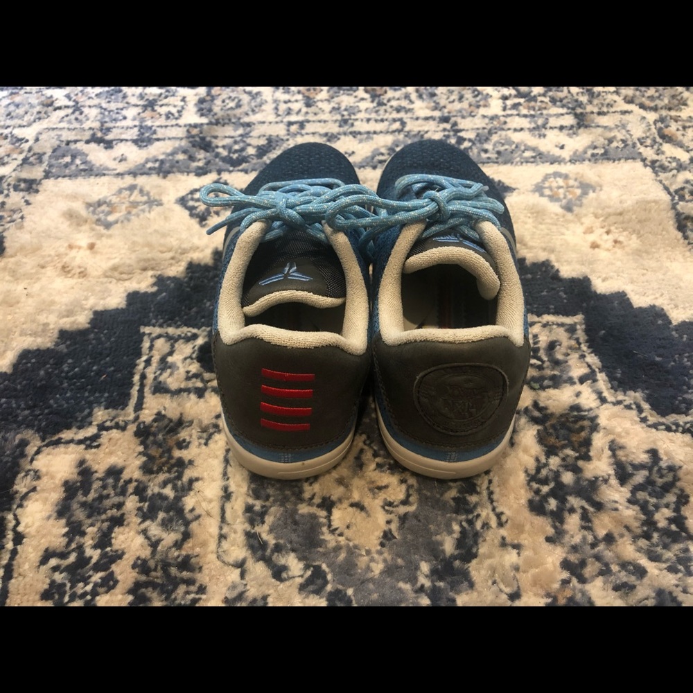 Nike Kobe’s Boys 6Y - Picture 2 of 3